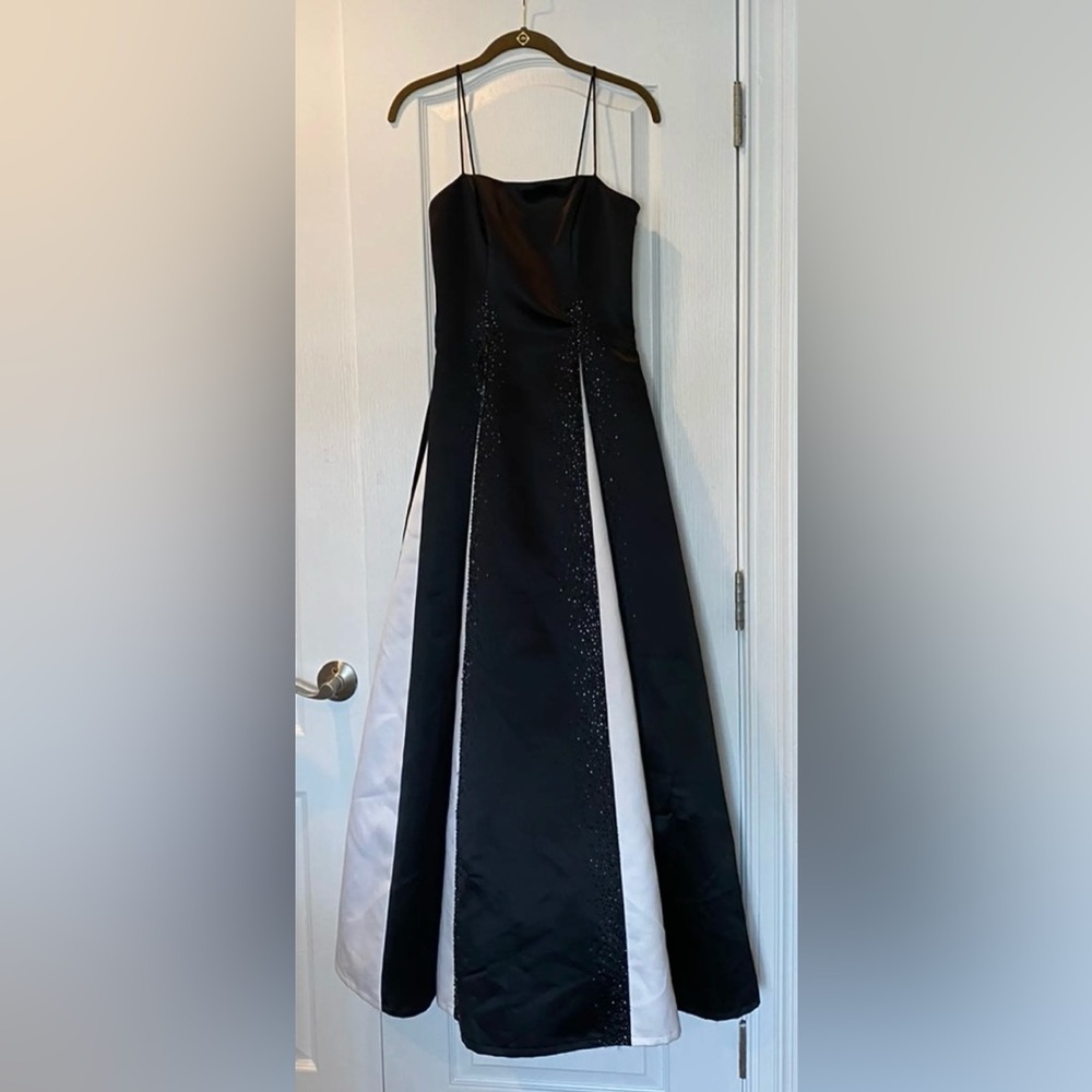 Cache Vintage Y2K Black and White Evening Gown with Sequined Beading Size 6 - Picture 4 of 11